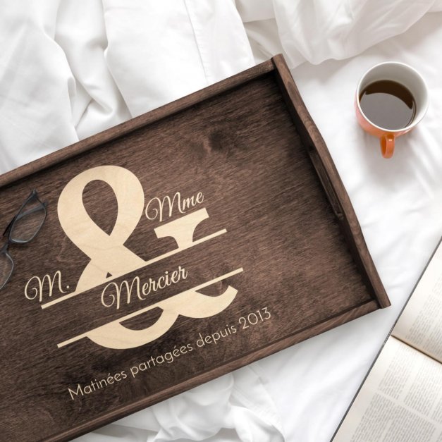 Plateau de lit personnalisé pour elle et lui pour l'anniversaire de mariage