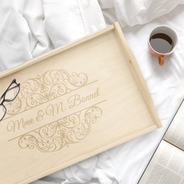 Plateau de lit en bois naturel avec gravure pour un couple pour mariage