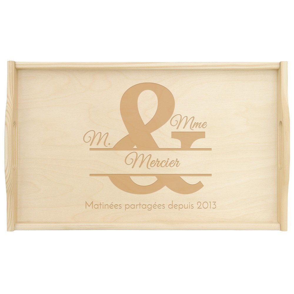 Plateau de lit en bois naturel personnalisé pour des amis pour l'anniversaire de mariage