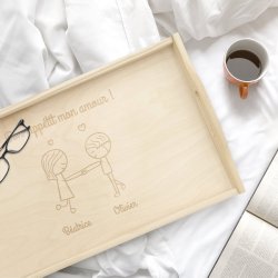Plateau de lit en bois naturel avec gravure pour elle et lui pour mariage