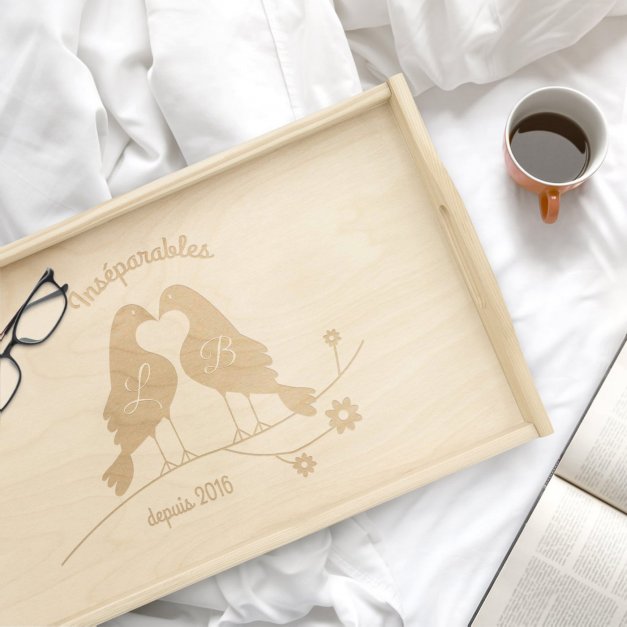 Plateau de lit en bois naturel personnalisé pour mari et femme pour l'anniversaire de mariage