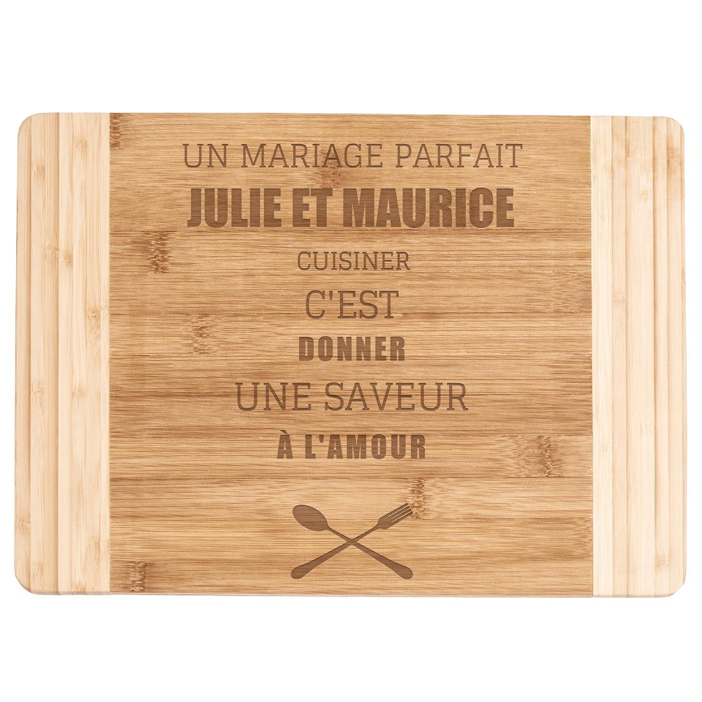Planche à découper en bois de bambou personnalisée pour un couple pour mariage