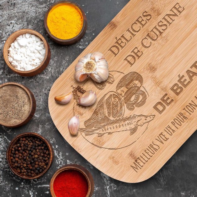 Planche à découper en bambou personnalisée pour l'anniversaire d'une amie