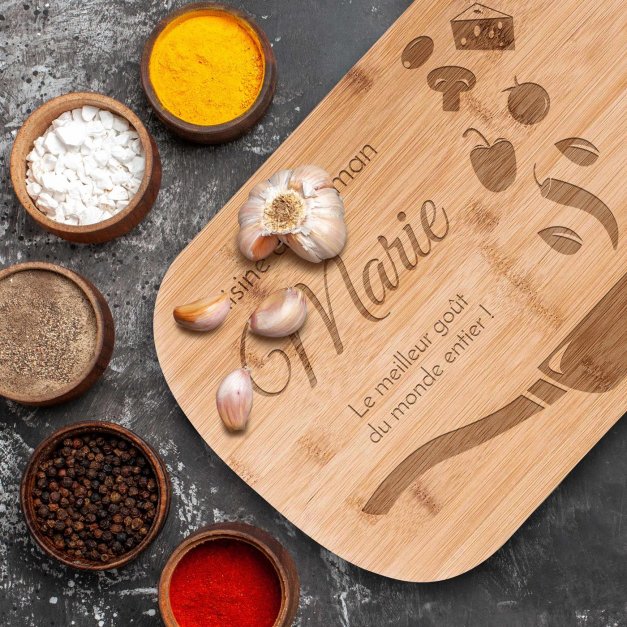 Planche à découper en bambou avec gravure pour l'anniversaire de maman