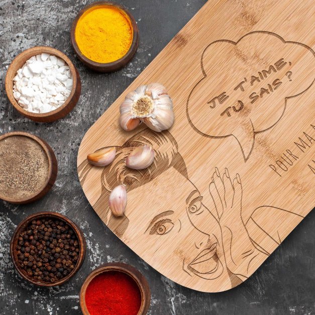 Planche à découper en bambou personnalisée pour une meilleure amie pour la Saint-Valentin
