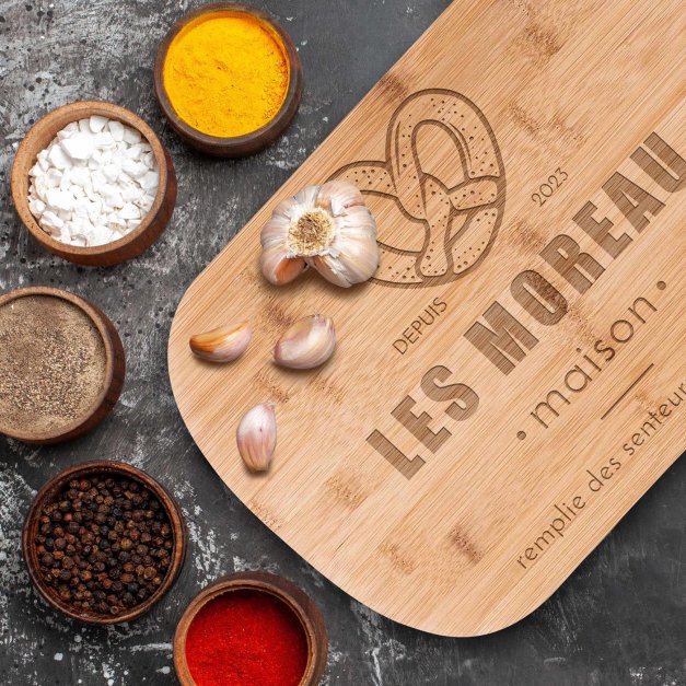 Planche à découper en bambou personnalisée pour elle et lui pour une crémaillère