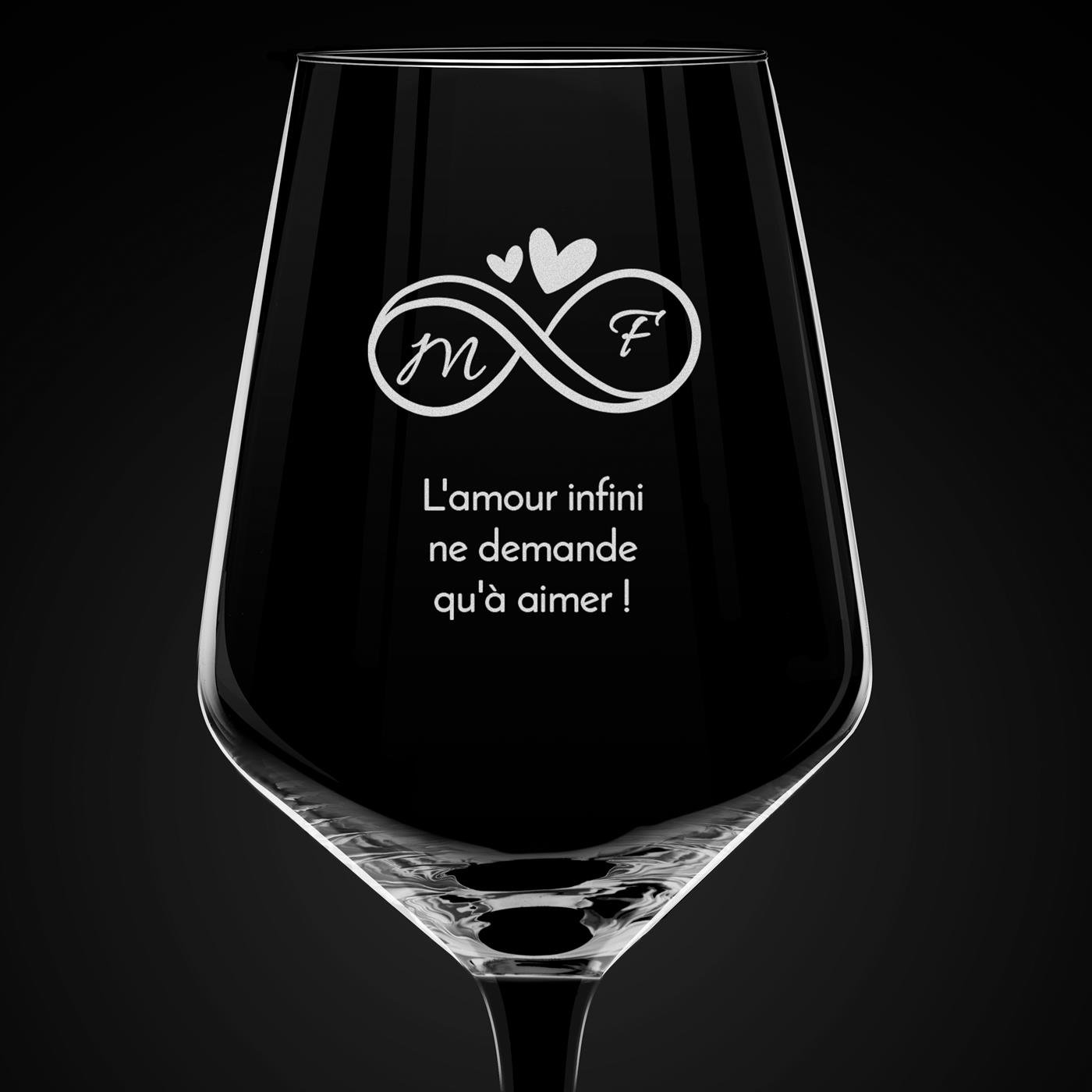 Verre à vin à pied noir avec gravure pour un couple