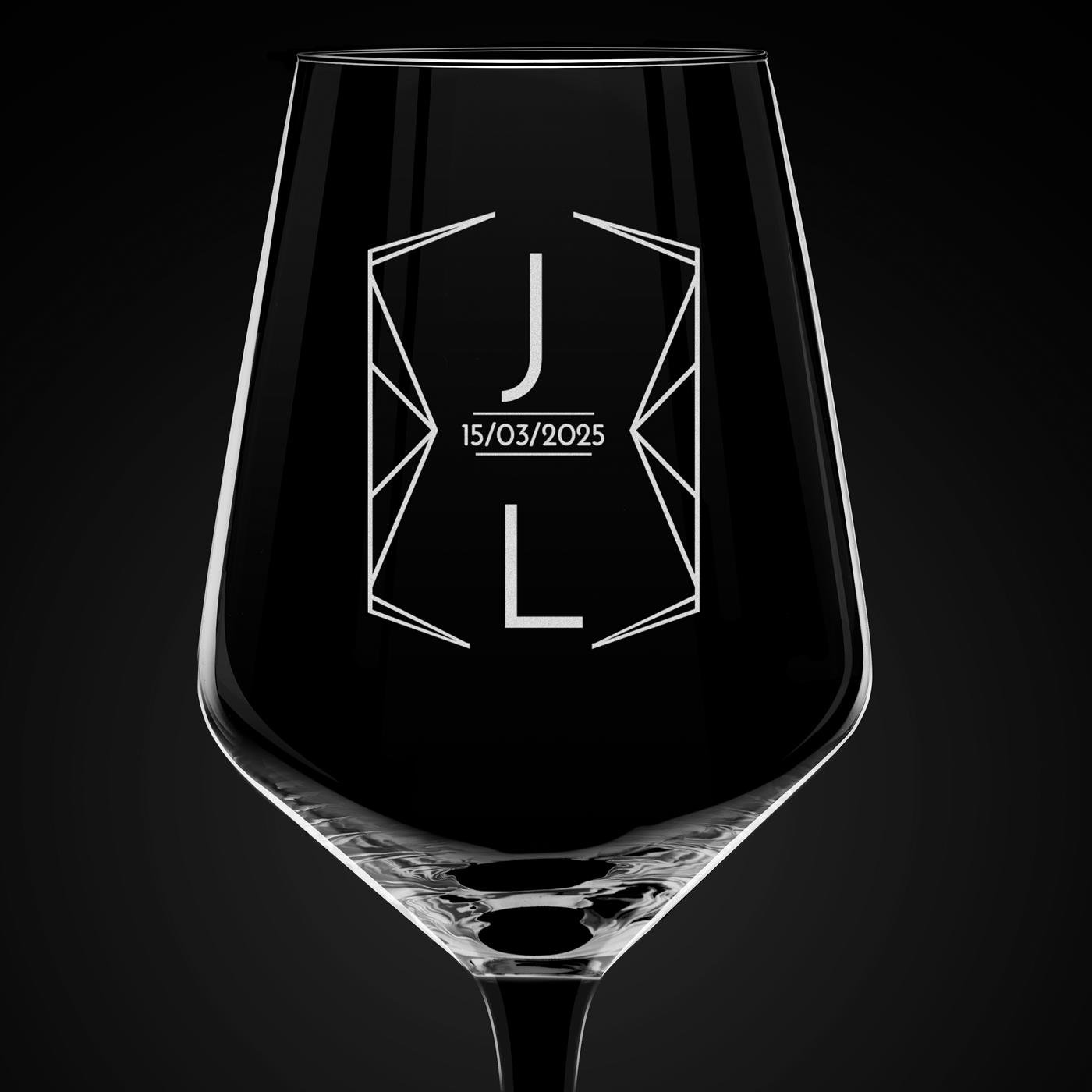 Verre à vin à pied noir avec gravure pour des amoureux