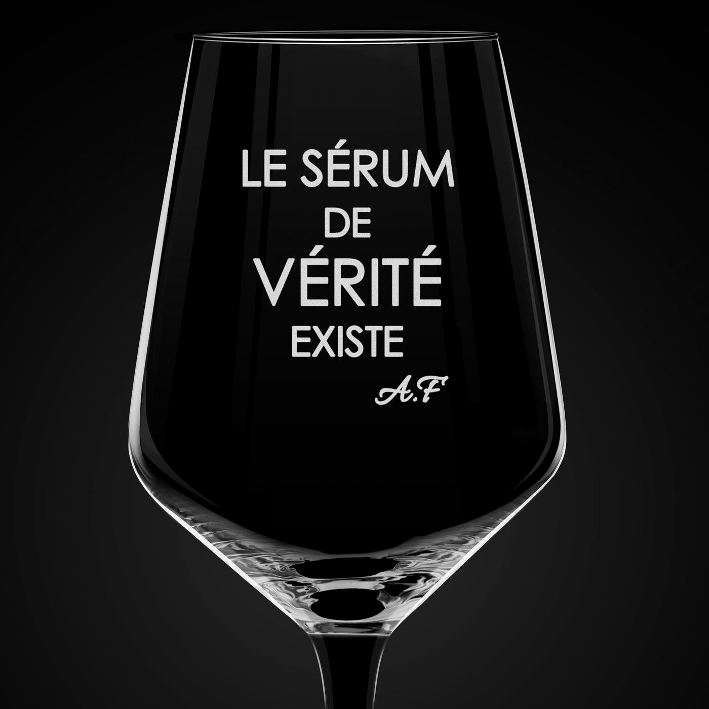 Verre à vin à pied noir avec gravure pour une femme