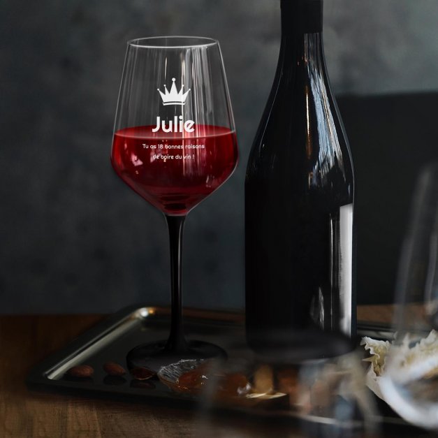 6 verres à vin à pied noir avec gravure pour une copine pour ses 18 ans