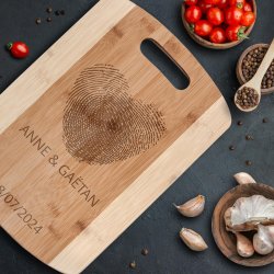 Planche à découper en bambou avec personnalisation pour les mariés