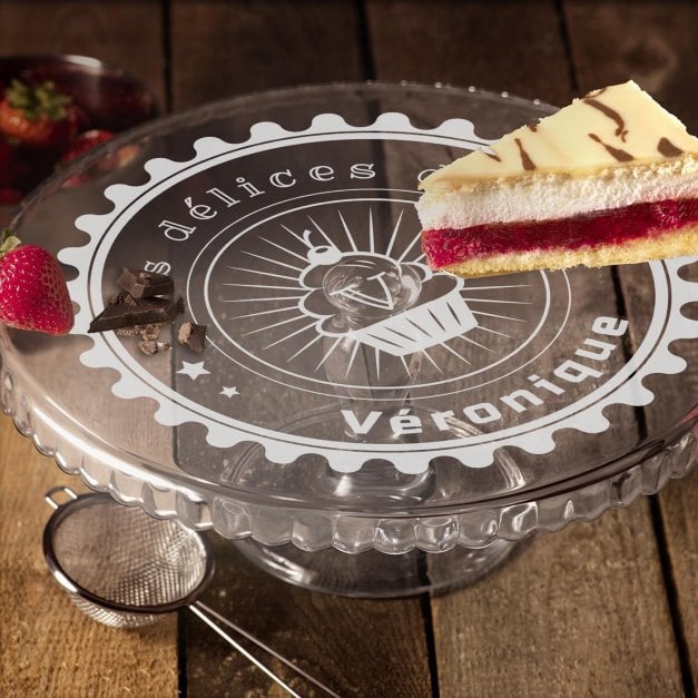 Présentoir à gâteau sur pied en verre avec gravure pour l'anniversaire d'une amie