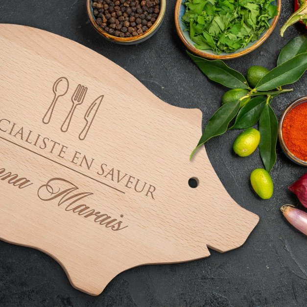 Planche à découper en forme de cochon personnalisée pour l'anniversaire d'une femme