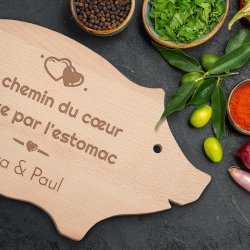 Planche à découper en forme de cochon personnalisée pour des amoureux