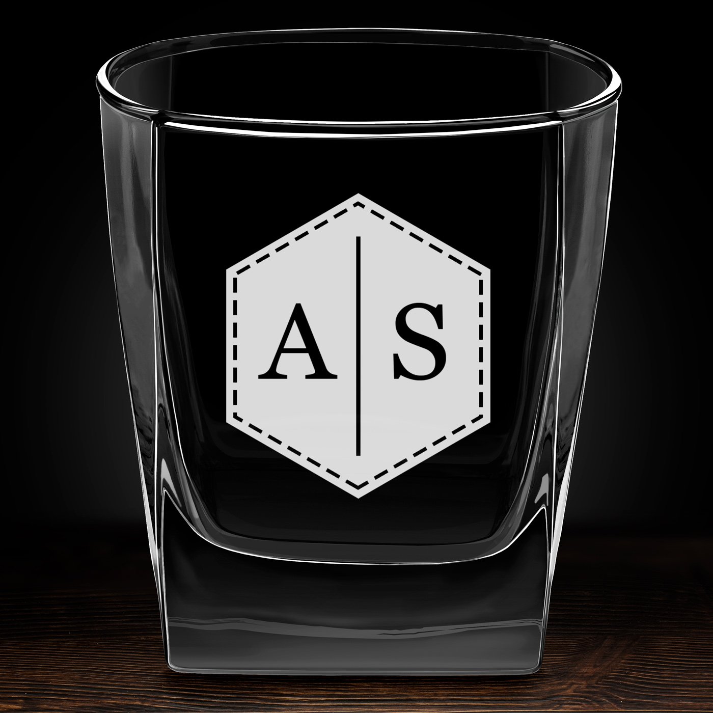 Verre à whisky avec gravure pour mariage avec des initiales