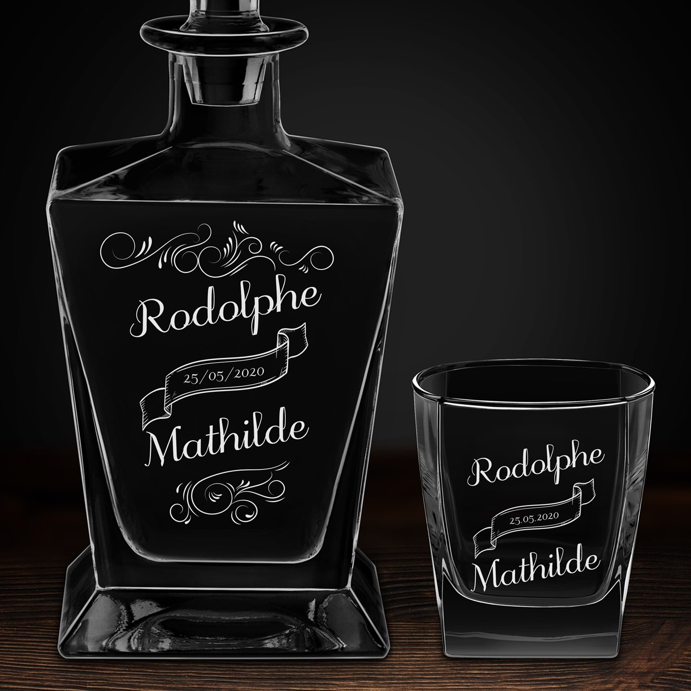 Carafe à whisky Pyramid et 2 verres avec gravure pour jeunes mariés