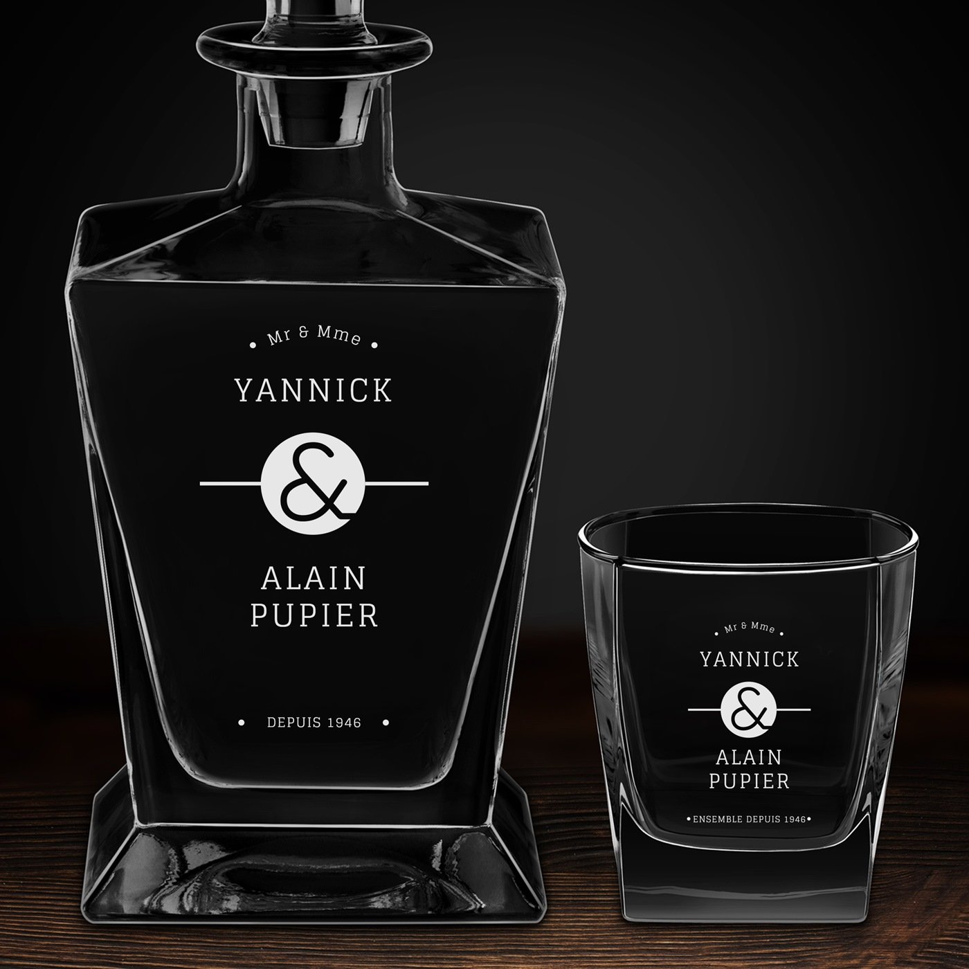 Carafe à whisky Pyramid et 2 verres avec gravure pour mariés