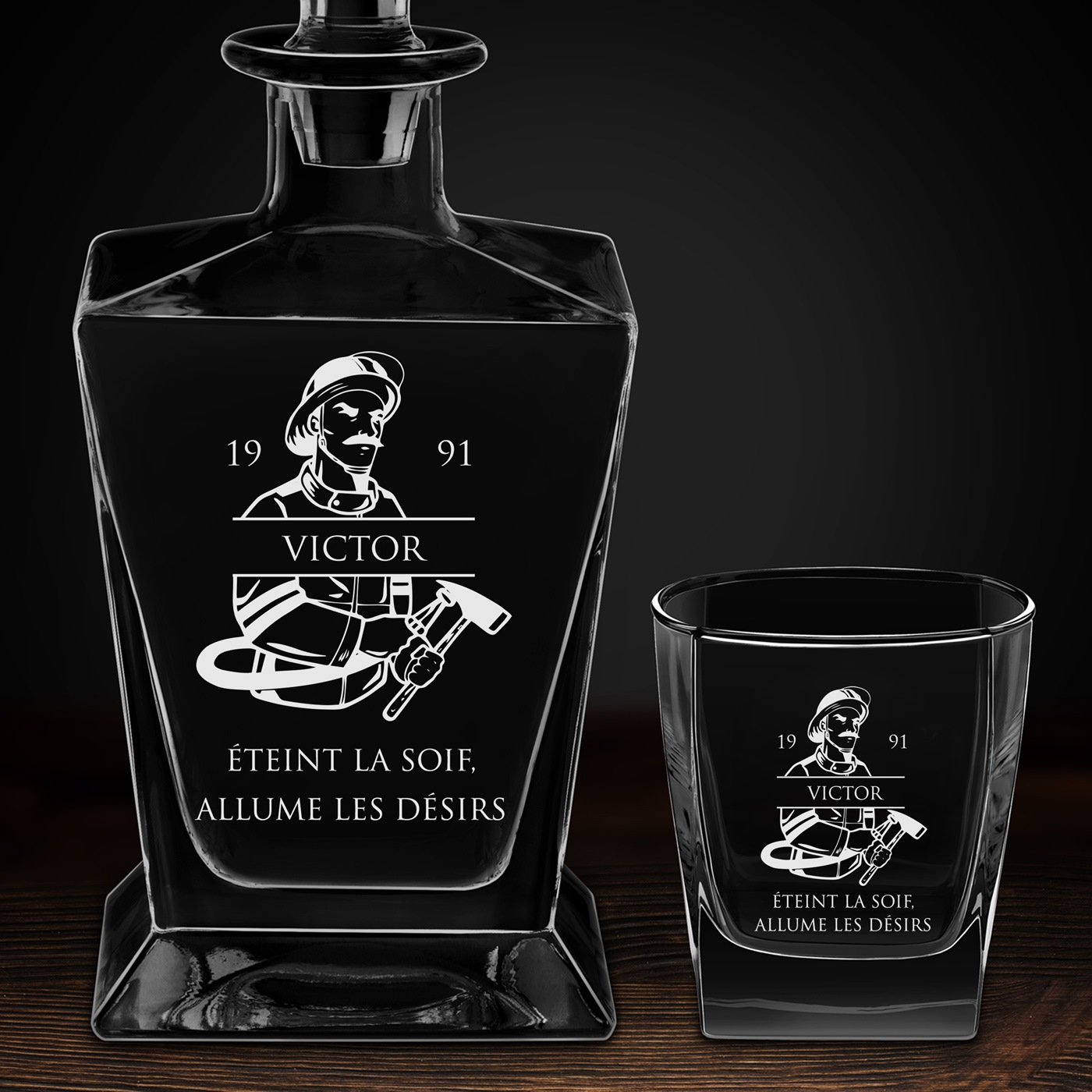 Carafe à whisky Pyramid et 4 verres avec gravure pour pompiers