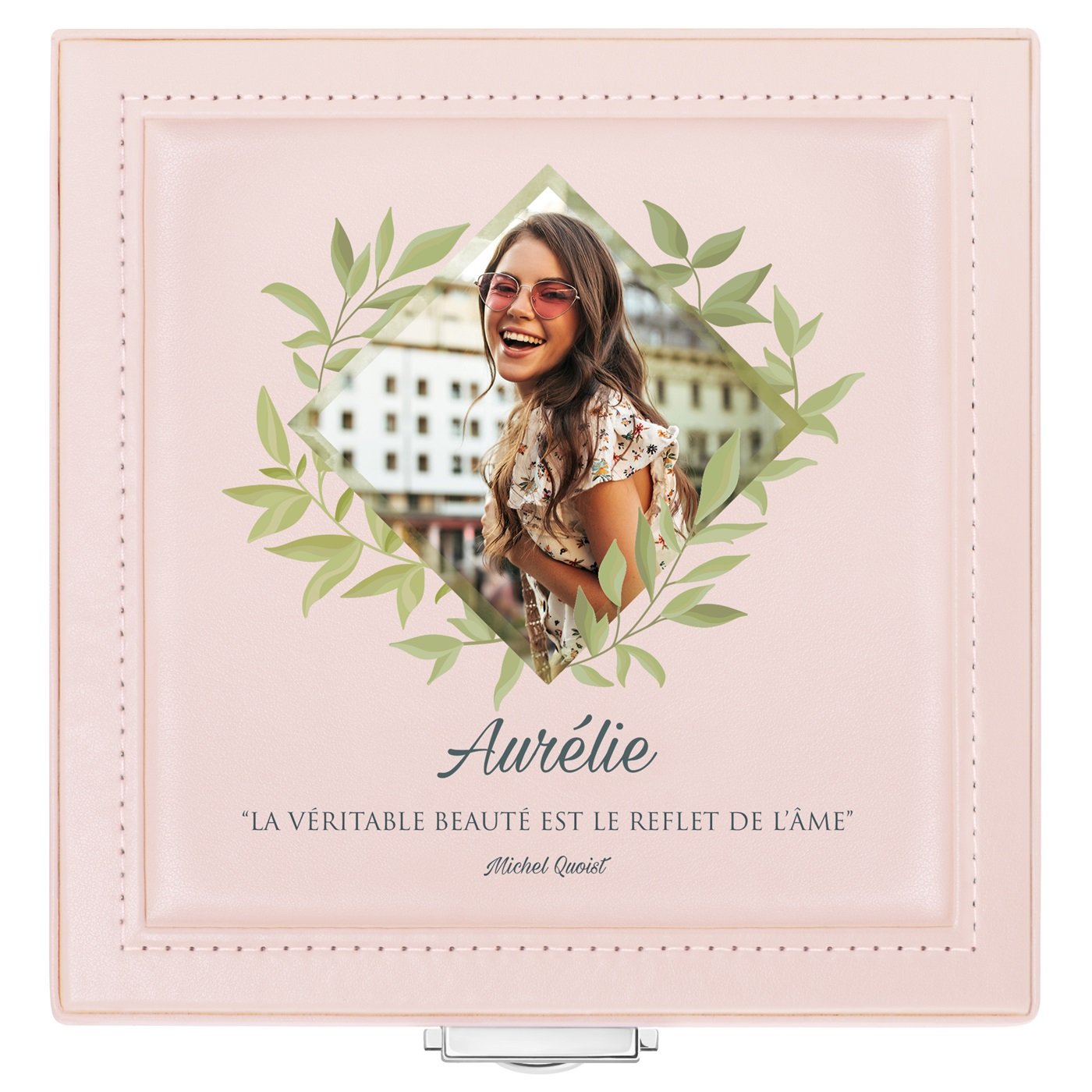 Coffret à bijoux rose avec une photo pour l'anniversaire d'une fiancée