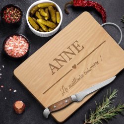 Planche à découper en bois avec manche en métal avec gravure pour une copine pour la Saint-Valentin