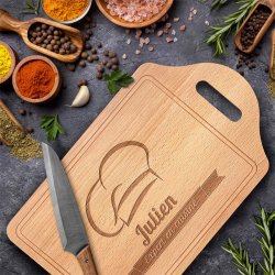 Planche en bois à découper avec gravure pour l'anniversaire d'un ami