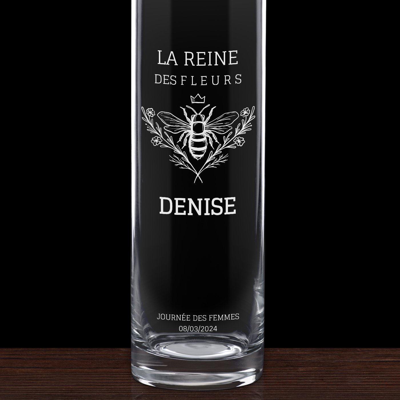 Vase en verre avec gravure pour une femme pour la Journée de la femme
