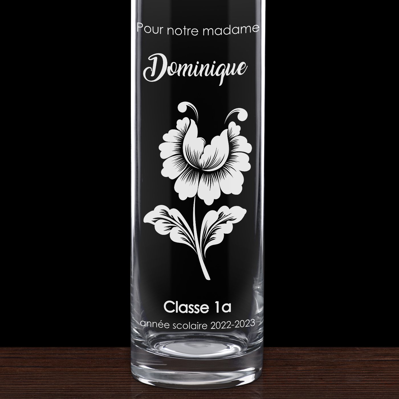 Vase en verre avec gravure pour une prof