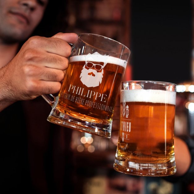 Chope en verre à bière avec gravure pour homme testeur de bière