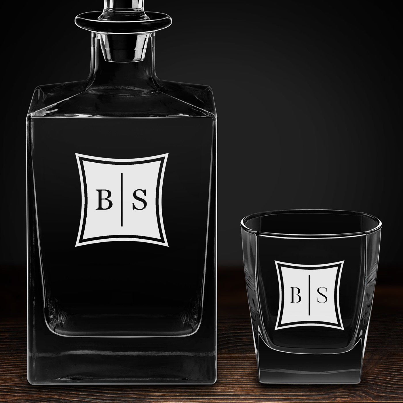 Carafe Cube et 4 verres à whisky avec gravure avec des initiales