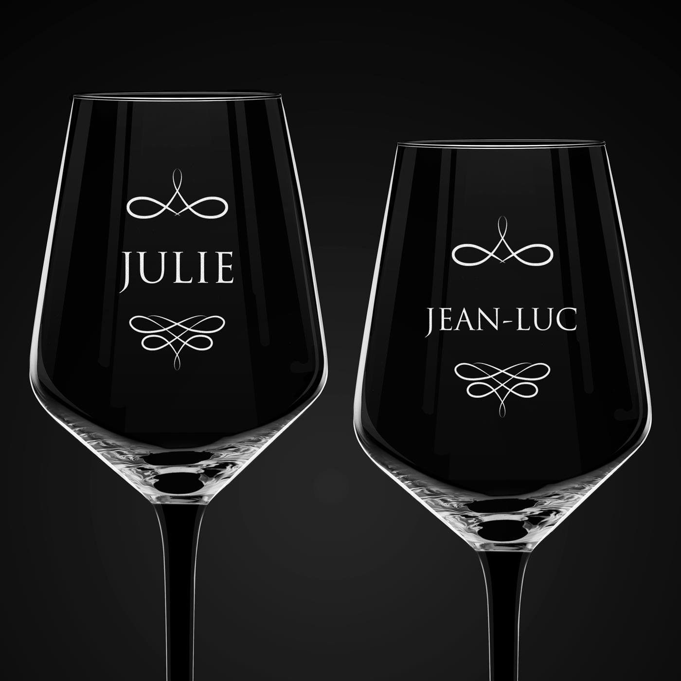 2 verres à vin à pied noir avec gravure pour des jeunes mariés