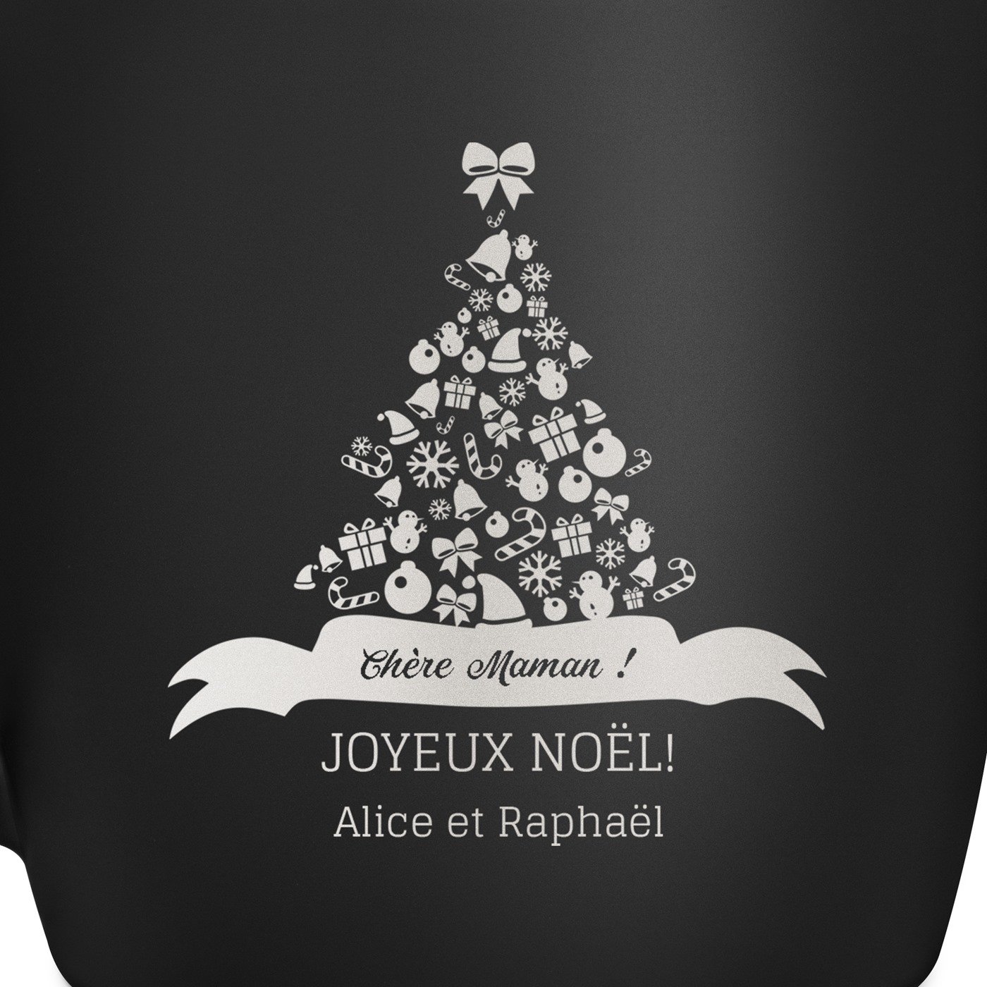 Tasse noire en céramique avec gravure pour maman sapin de noel