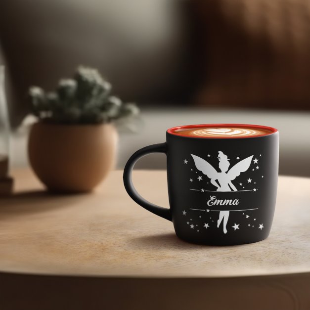 Tasse noire fond rouge en céramique avec personnalisation pour fille fée anniversaire