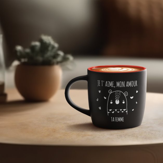 Tasse noire fond rouge en céramique avec personnalisation pour copain mari ourson