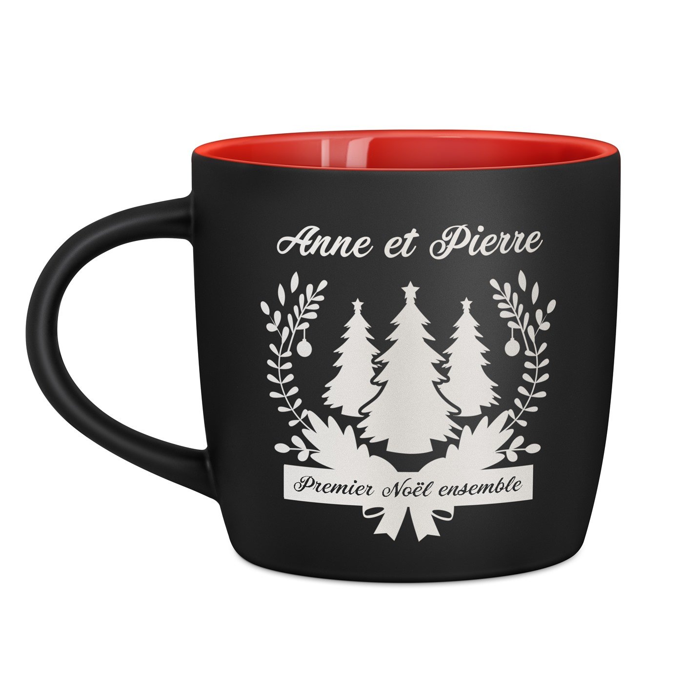 Tasse noire fond rouge en céramique avec personnalisation pour couple mariés noel