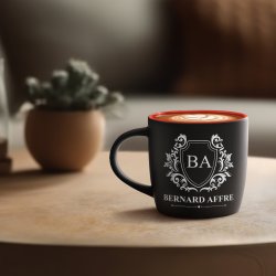 Tasse noire fond rouge en céramique avec personnalisation pour lui gentleman