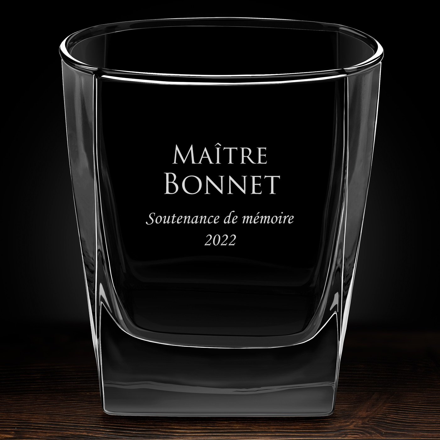 Verre à whisky avec gravure pour un diplômé