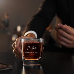 Verre à whisky avec gravure pour l'anniversaire d'un jeune homme