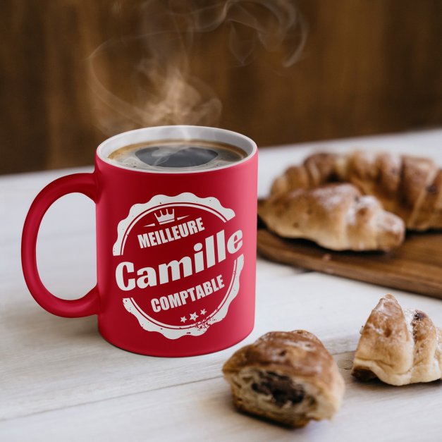 Tasse rouge en céramique fond blanc avec personnalisation pour comptable anniversaire