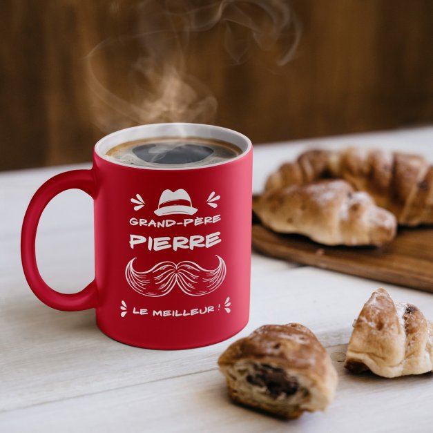 Tasse rouge en céramique fond blanc avec personnalisation pour grand père fête des grands-pères