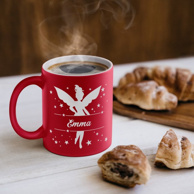 Tasse rouge en céramique fond blanc avec personnalisation pour jour de l'enfant anniversaire 