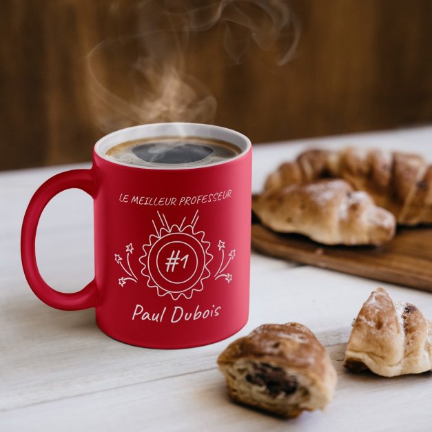 Tasse rouge en céramique fond blanc avec personnalisation pour professeur enseignant