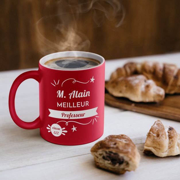Tasse rouge en céramique fond blanc avec personnalisation pour professeur enseignant