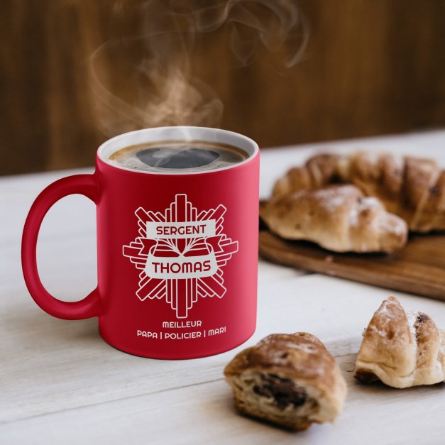 Tasse rouge en céramique fond blanc avec personnalisation pour lui policier père mari