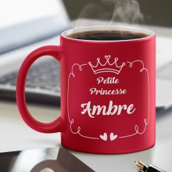 Tasse rouge en céramique fond blanc avec personnalisation pour fille petite fille anniversaire