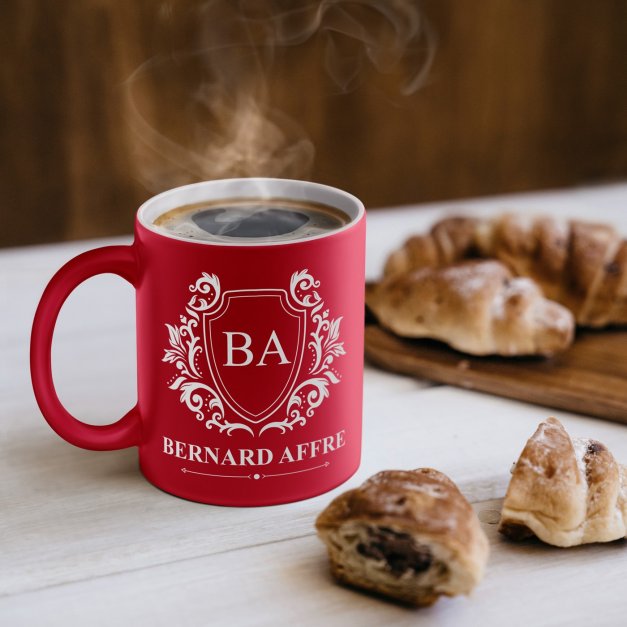 Tasse rouge en céramique fond blanc avec personnalisation pour homme gentleman  