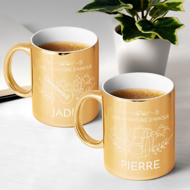 Set de 2 tasses dorées en céramique avec personnalisation pour couple guitaristes voyageurs