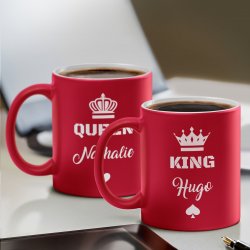 Set de 2 tasses rouges en céramique fond blanc avec personnalisation pour femme mari reine et roi mariage