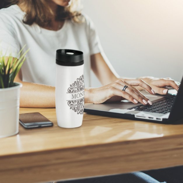 Mug Isotherme blanc personnalisé avec fermeture Quick-Press pour une femme amatrice de café