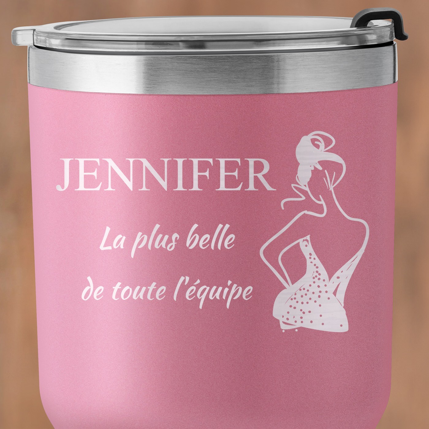 Mug isotherme rose personnalisé pour l'anniversaire d'une collègue