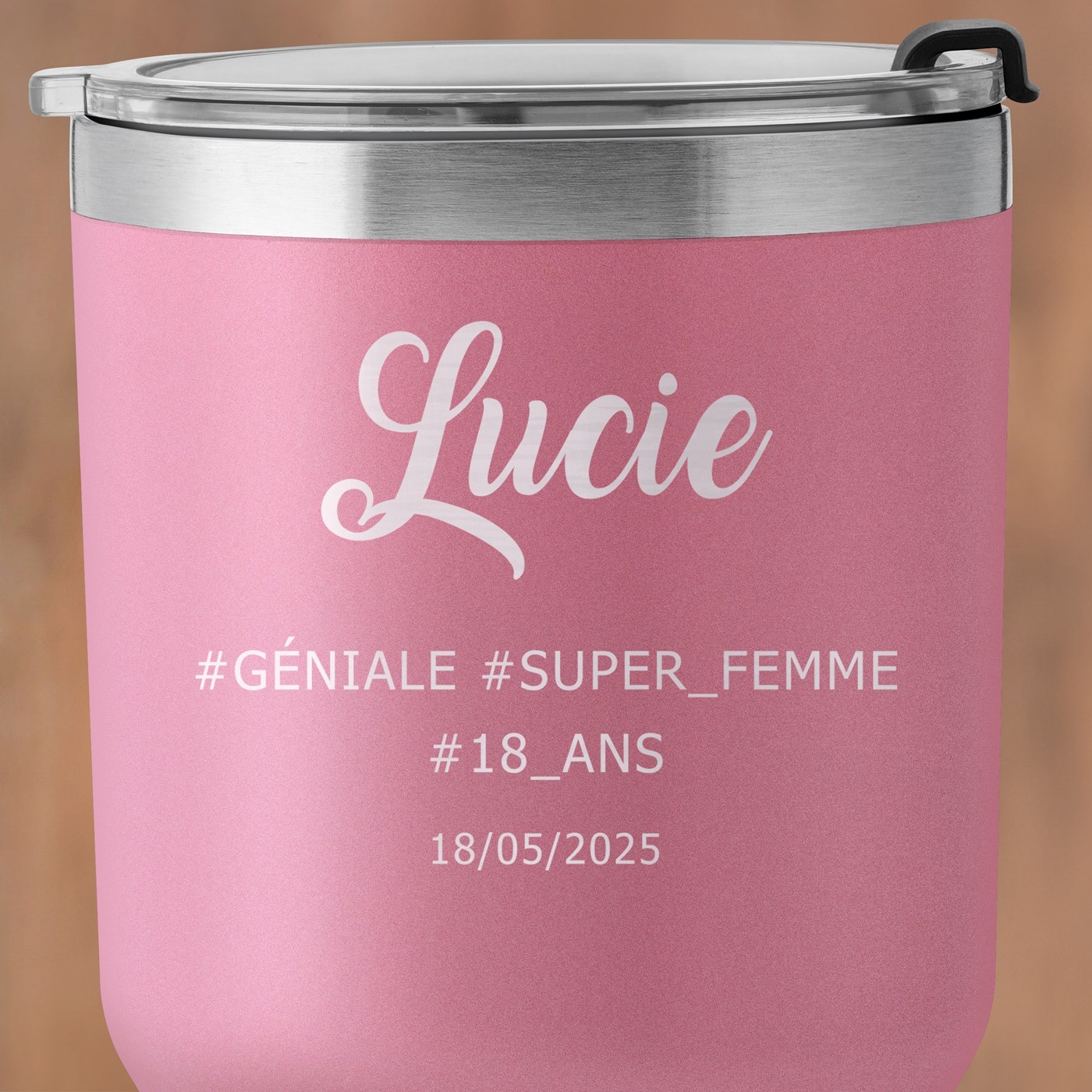 Mug isotherme rose avec gravure pour une jeune fille pour ses 18 ans